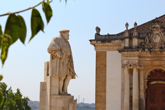 Statue of King João III