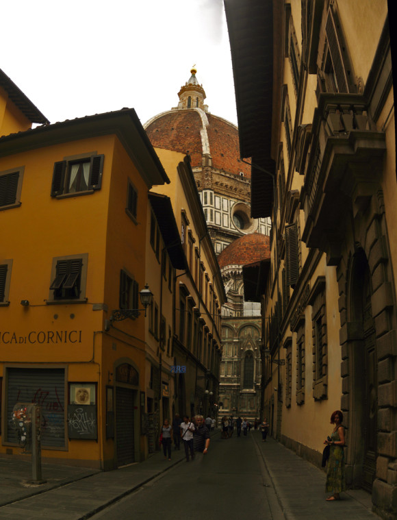 Streets of Florence with Basilica di Santa Maria del Fiore