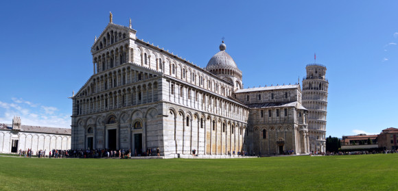 Cattedrale di Pisa with the leaning tower behind